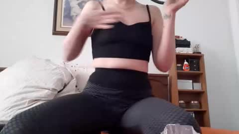 Snapshot of magictouchbunny chatting on 04-01-26, 01:01 Bunny online show from 04-01-26, 01:01