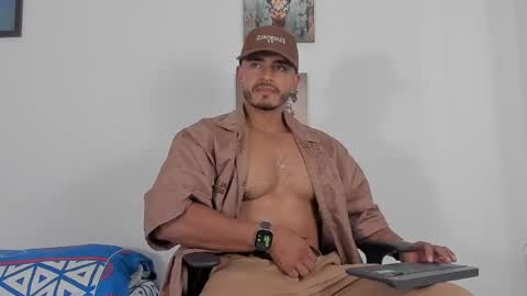 Snapshot of magnusclark chatting on 05-10-26, 07:19 Magnusclark online show from 05-10-26, 07:19