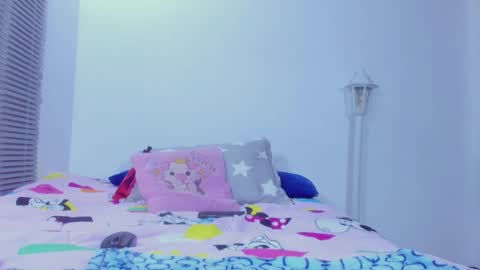 Snapshot of maia_goldenn chatting on 02-08-25, 12:28 maia online show from 02-08-25, 12:28