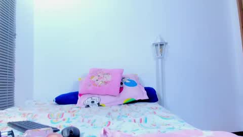 Snapshot of maia_goldenn chatting on 02-27-25, 12:23 maia online show from 02-27-25, 12:23