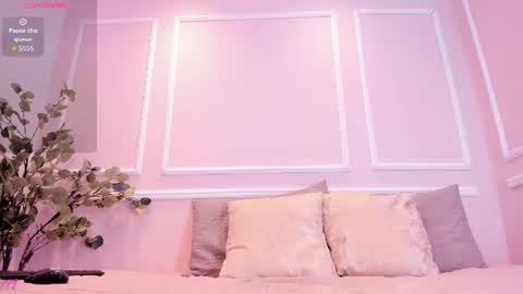 Snapshot of maia_lion chatting on 06-18-26, 06:12 Maia online show from 06-18-26, 06:12