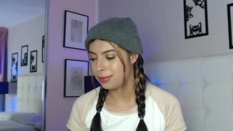 Maia Reficco online show from 04-15-26, 11:39