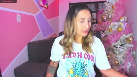 Snapshot of maiaconnor chatting on 01-22-25, 11:32 online show from 01-22-25, 11:32