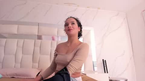 Maia  online show from 12-21-25, 01:40