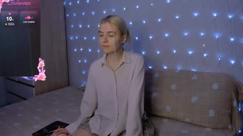 Your kitty online show from 10-11-25, 04:05