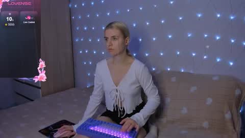 Your kitty online show from 10-14-25, 03:24