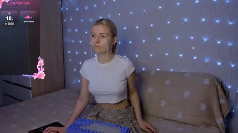 Your kitty online show from 10-21-25, 03:57