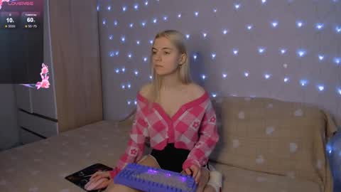 Your kitty online show from 01-15-26, 03:33