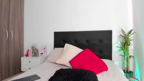 Mailyn online show from 01-22-25, 04:23