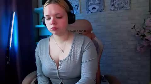 Snapshot of mairaspratlen chatting on 02-26-26, 03:22 Karen online show from 02-26-26, 03:22