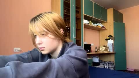 Evie online show from 06-15-26, 01:24