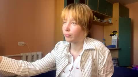 Evie online show from 06-17-26, 01:45