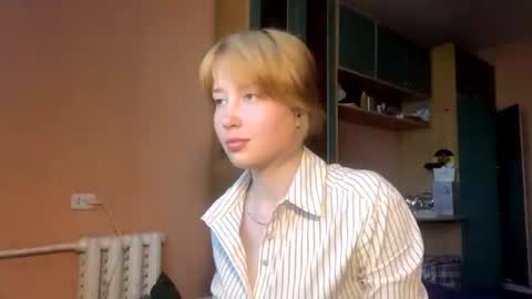 Evie online show from 06-18-26, 03:16