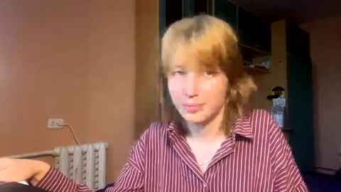 Evie online show from 06-19-26, 03:49