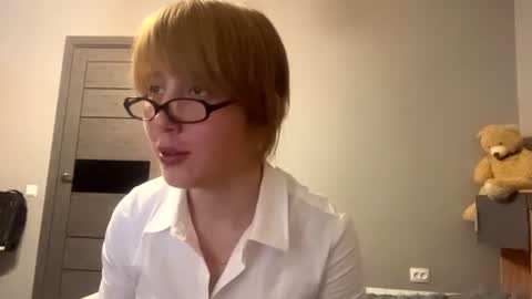 Evie online show from 06-24-26, 02:27