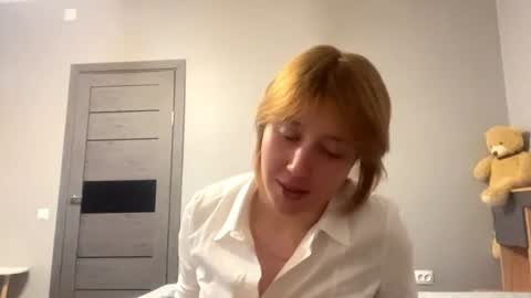 Evie online show from 06-25-26, 02:33