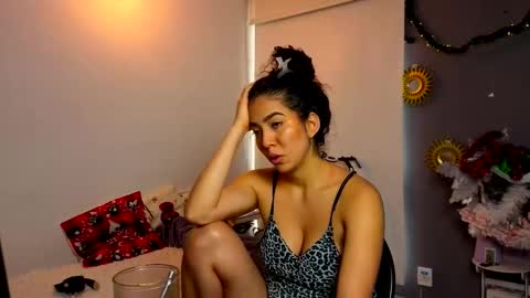 Snapshot of maithe_perroni chatting on 12-14-25, 06:45 Lauu online show from 12-14-25, 06:45