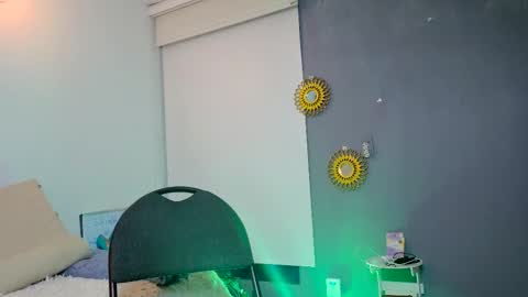 Snapshot of maithe_perroni chatting on 02-20-26, 12:18 Lauu online show from 02-20-26, 12:18