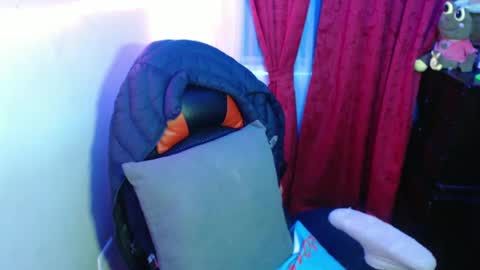 Hello friends Im on another account    online show from 02-13-25, 05:16