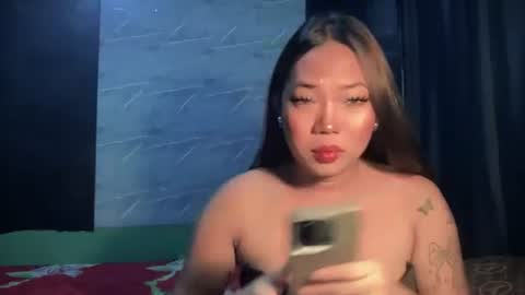 Snapshot of makemesquirt_xxx chatting on 05-19-26, 03:35 KEANA online show from 05-19-26, 03:35