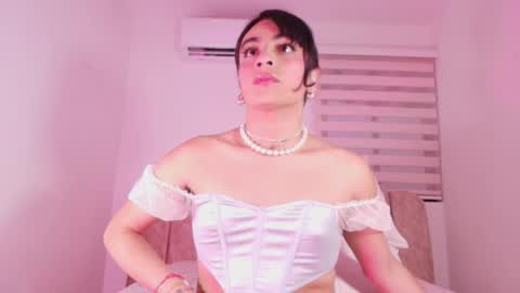 malaia thompson  online show from 06-06-26, 11:59