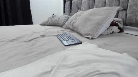 Snapshot of malconstone chatting on 02-16-26, 02:40 Malcom Stone online show from 02-16-26, 02:40