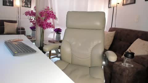 Snapshot of malena99_ chatting on 05-16-26, 07:56 malena99_ online show from 05-16-26, 07:56