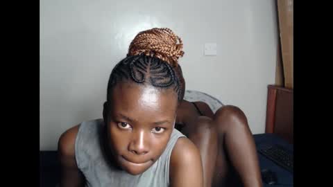 Snapshot of malia_latifa chatting on 06-06-26, 12:16 lati online show from 06-06-26, 12:16