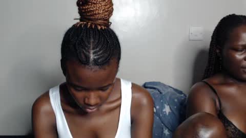 Snapshot of malia_latifa chatting on 06-16-26, 12:30 lati online show from 06-16-26, 12:30