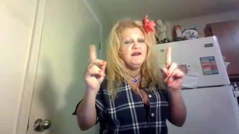 Snapshot of malinda702 chatting on 05-23-26, 11:31 malinda702 online show from 05-23-26, 11:31