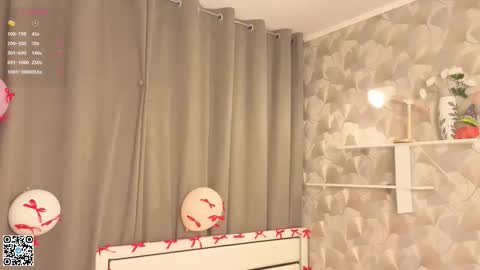 Snapshot of malisatrigueiro chatting on 02-16-26, 04:08 Evelyn online show from 02-16-26, 04:08