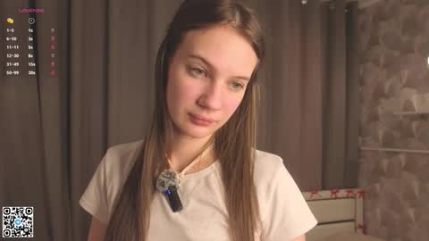 Snapshot of malisatrigueiro chatting on 02-19-26, 04:08 Evelyn online show from 02-19-26, 04:08