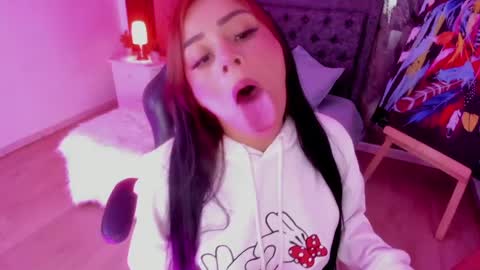 Snapshot of mallorie_owens chatting on 05-16-26, 05:23 Mallorie online show from 05-16-26, 05:23