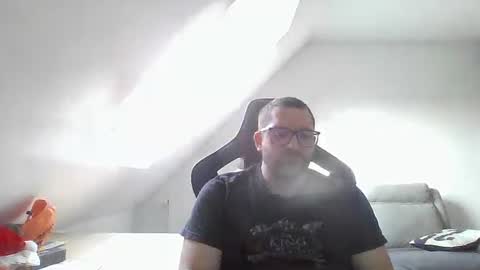 Snapshot of malou2927 chatting on 12-22-24, 01:33 breton online show from 12-22-24, 01:33