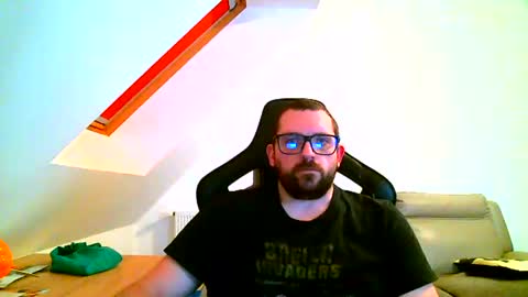 Snapshot of malou2927 chatting on 12-29-24, 05:22 breton online show from 12-29-24, 05:22