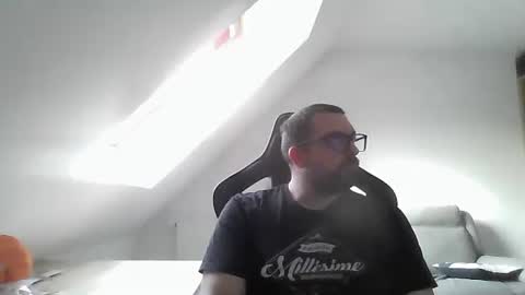 Snapshot of malou2927 chatting on 12-31-24, 02:14 breton online show from 12-31-24, 02:14