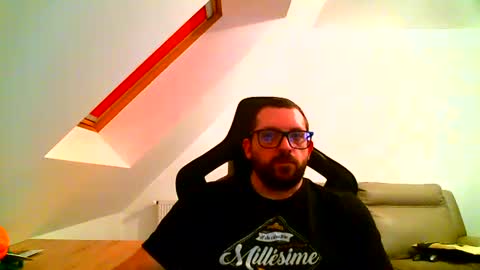 Snapshot of malou2927 chatting on 12-31-24, 05:51 breton online show from 12-31-24, 05:51