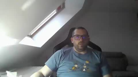 Snapshot of malou2927 chatting on 01-19-25, 04:36 breton online show from 01-19-25, 04:36