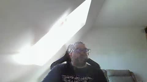 Snapshot of malou2927 chatting on 10-17-25, 11:24 breton online show from 10-17-25, 11:24