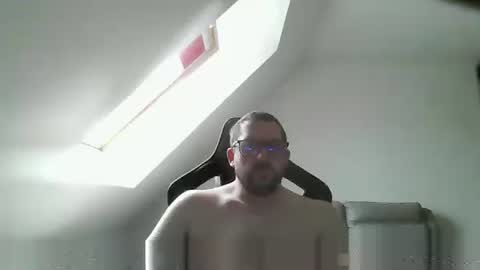 Snapshot of malou2927 chatting on 10-29-25, 10:17 breton online show from 10-29-25, 10:17