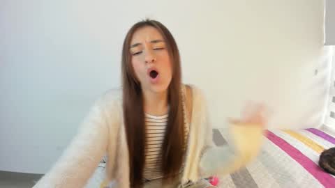 instagram  nueela   online show from 12-14-25, 09:41