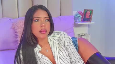 Snapshot of mami_natacha19x chatting on 10-22-25, 01:44 nati online show from 10-22-25, 01:44