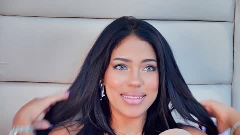 Snapshot of mami_natacha19x chatting on 11-04-25, 06:45 nati online show from 11-04-25, 06:45