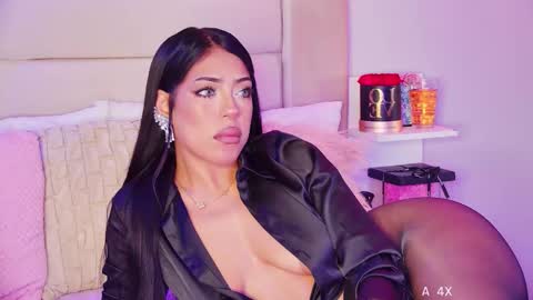 Snapshot of mami_natacha19x chatting on 12-15-25, 10:19 nati online show from 12-15-25, 10:19