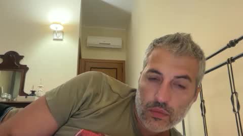 Snapshot of manager82 chatting on 09-22-25, 09:22 manager82 online show from 09-22-25, 09:22