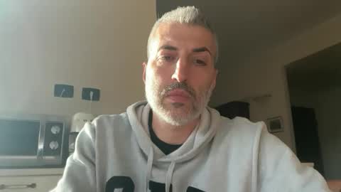 Snapshot of manager82 chatting on 01-12-26, 02:22 manager82 online show from 01-12-26, 02:22