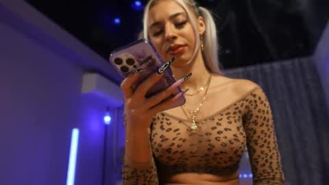 Snapshot of mandypeas chatting on 10-09-25, 06:33 Anto Lovense is Active My pleasure is in your hands Private is Open online show from 10-09-25, 06:33