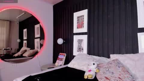 manelyk_evanss online show from 03-18-26, 07:50