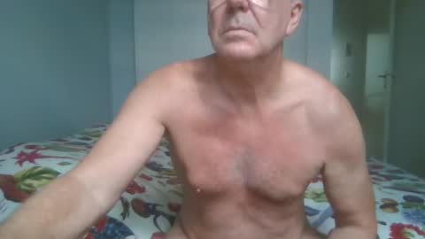 Snapshot of manngrossbite chatting on 06-01-26, 10:39 manngrossbite online show from 06-01-26, 10:39