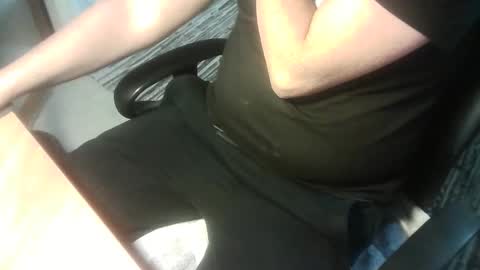 Snapshot of manswed chatting on 10-27-25, 11:25 manswed online show from 10-27-25, 11:25